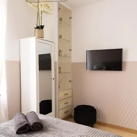 Clicktheflat Szkolna Palace Of Culture Проживание в семье *