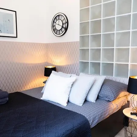 Clicktheflat Szkolna Palace Of Culture *