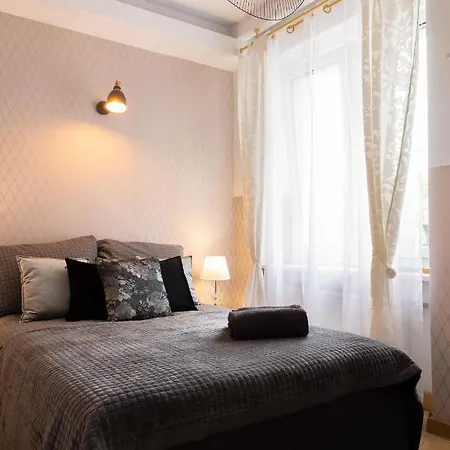 Clicktheflat Szkolna Palace Of Culture Pansiyon